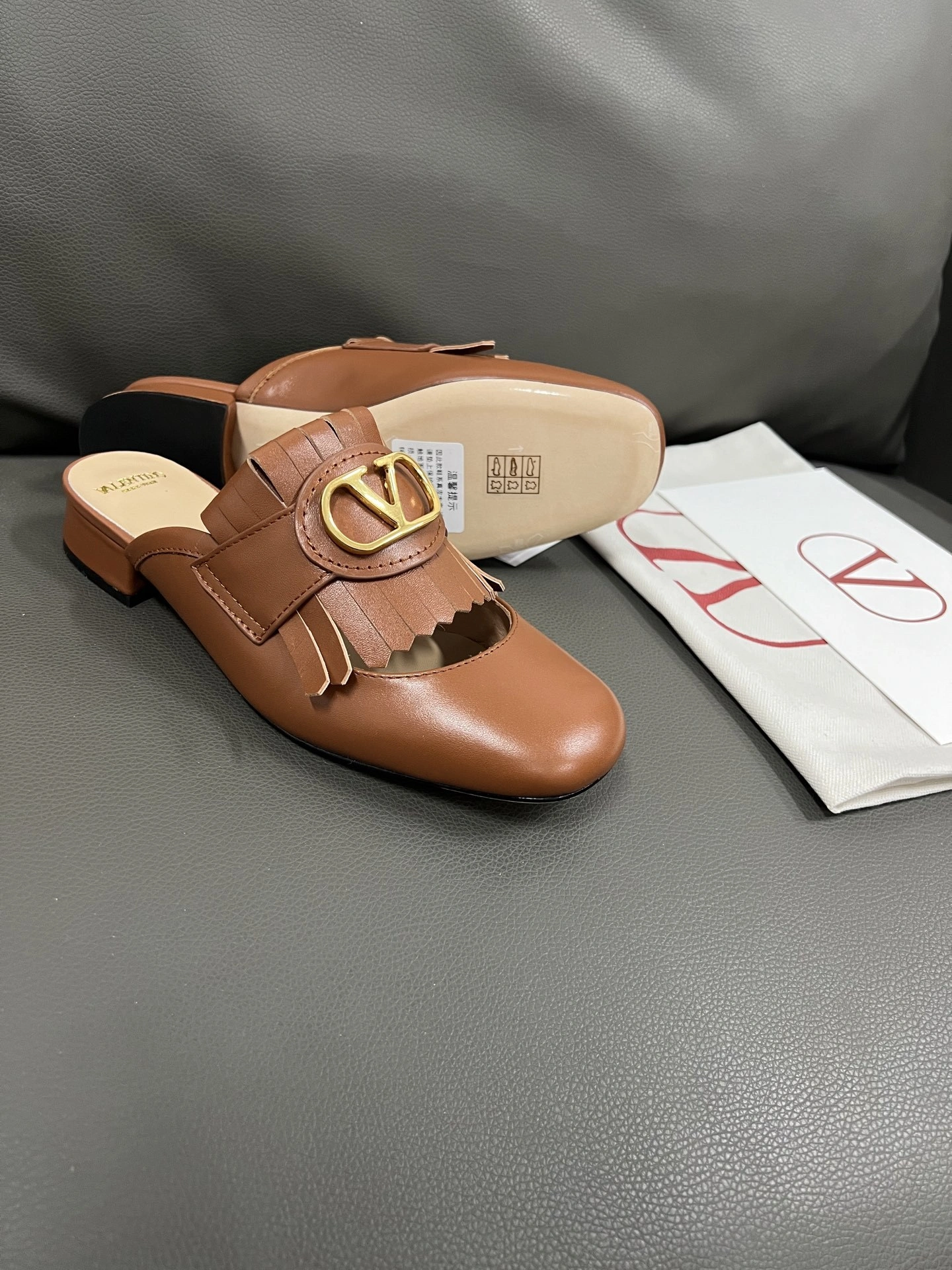 COCO-- V1859ti9o 6W2S0LP8DSHN58 Heel height： 2.5CM Calfskin item:E-X194D4044